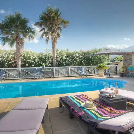 Avec Piscine Sur Nyaraló *